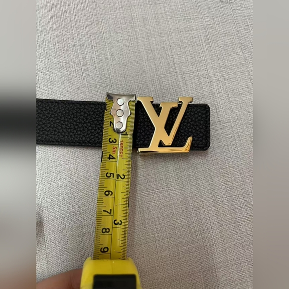 LV Initiales 30mm Reversible Belt - Picture 12 of 15